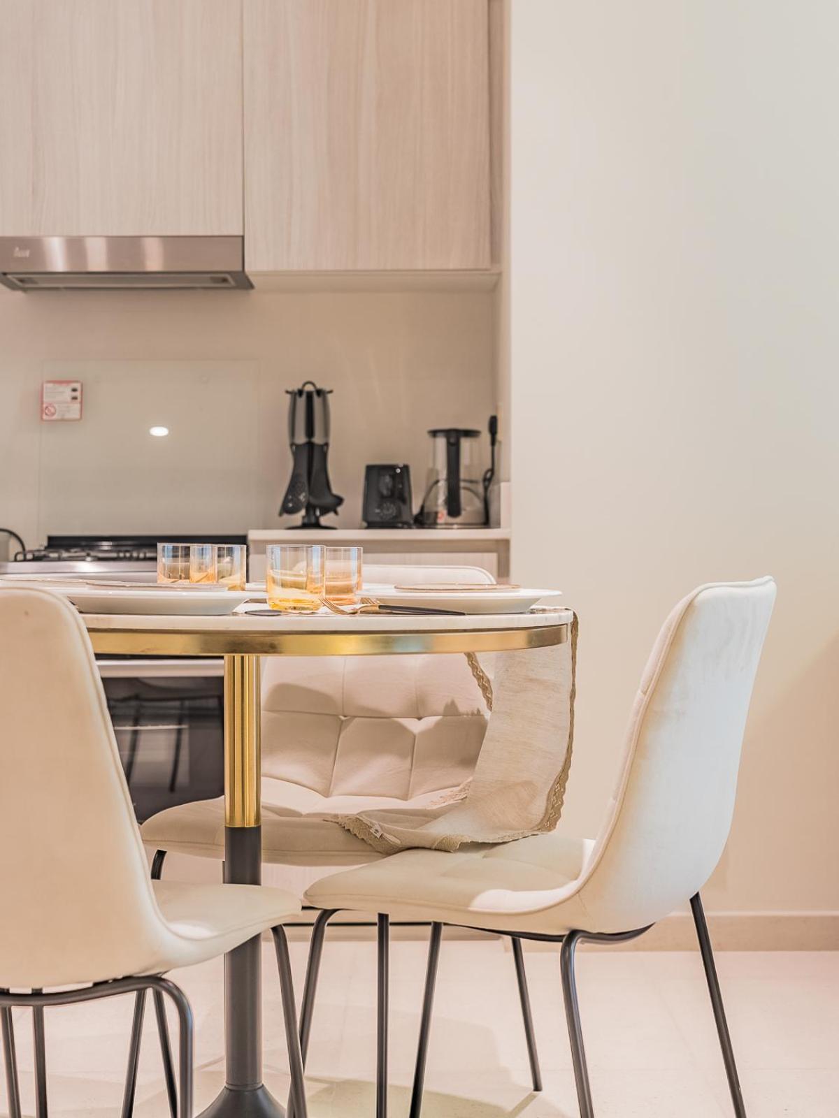 Escape 1br-vida Residences Creek Dubai