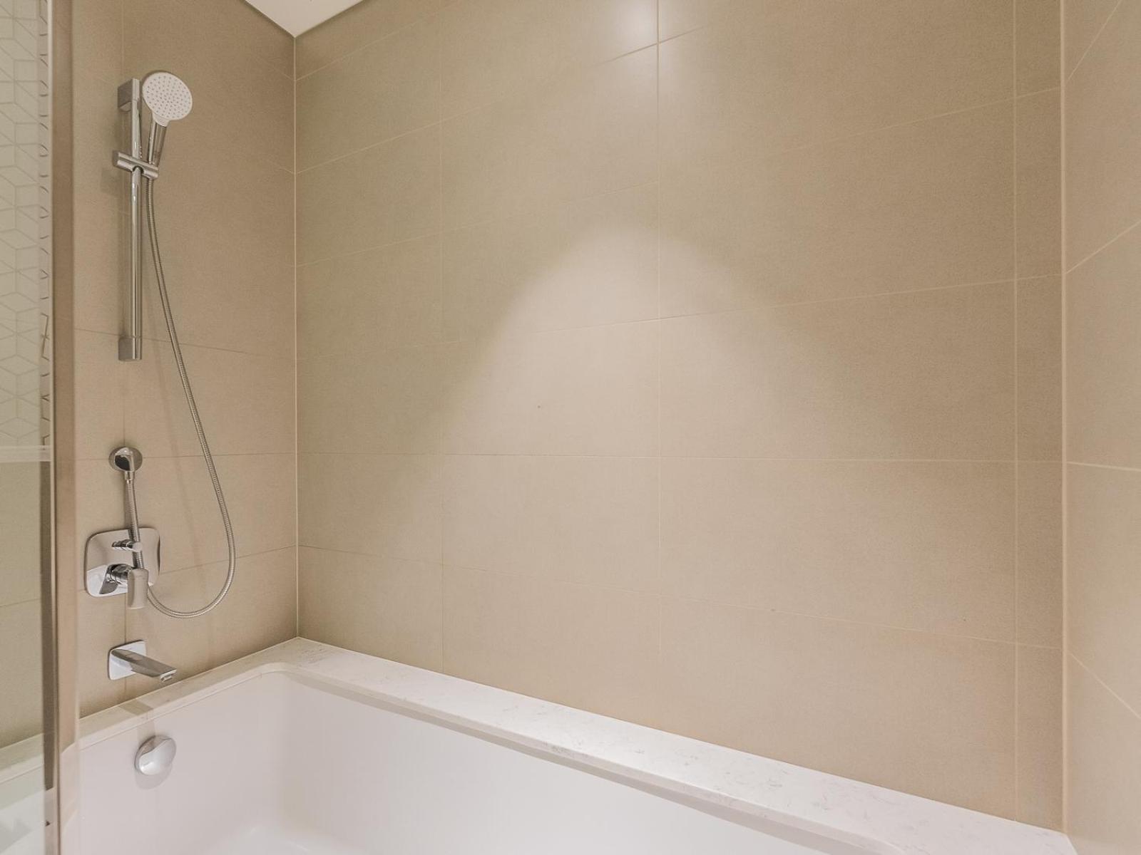 Apartment Escape 1br-vida Residences Creek Dubai