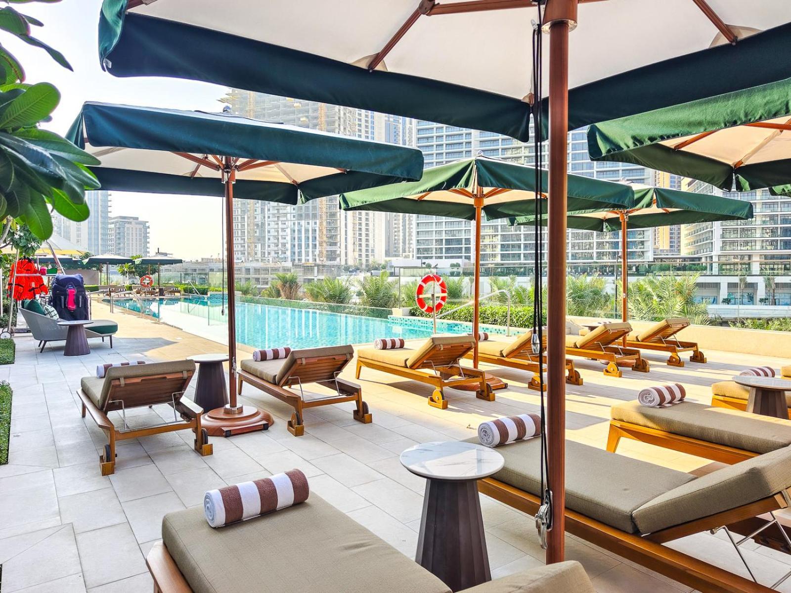 Escape 1br-vida Residences Creek Dubai