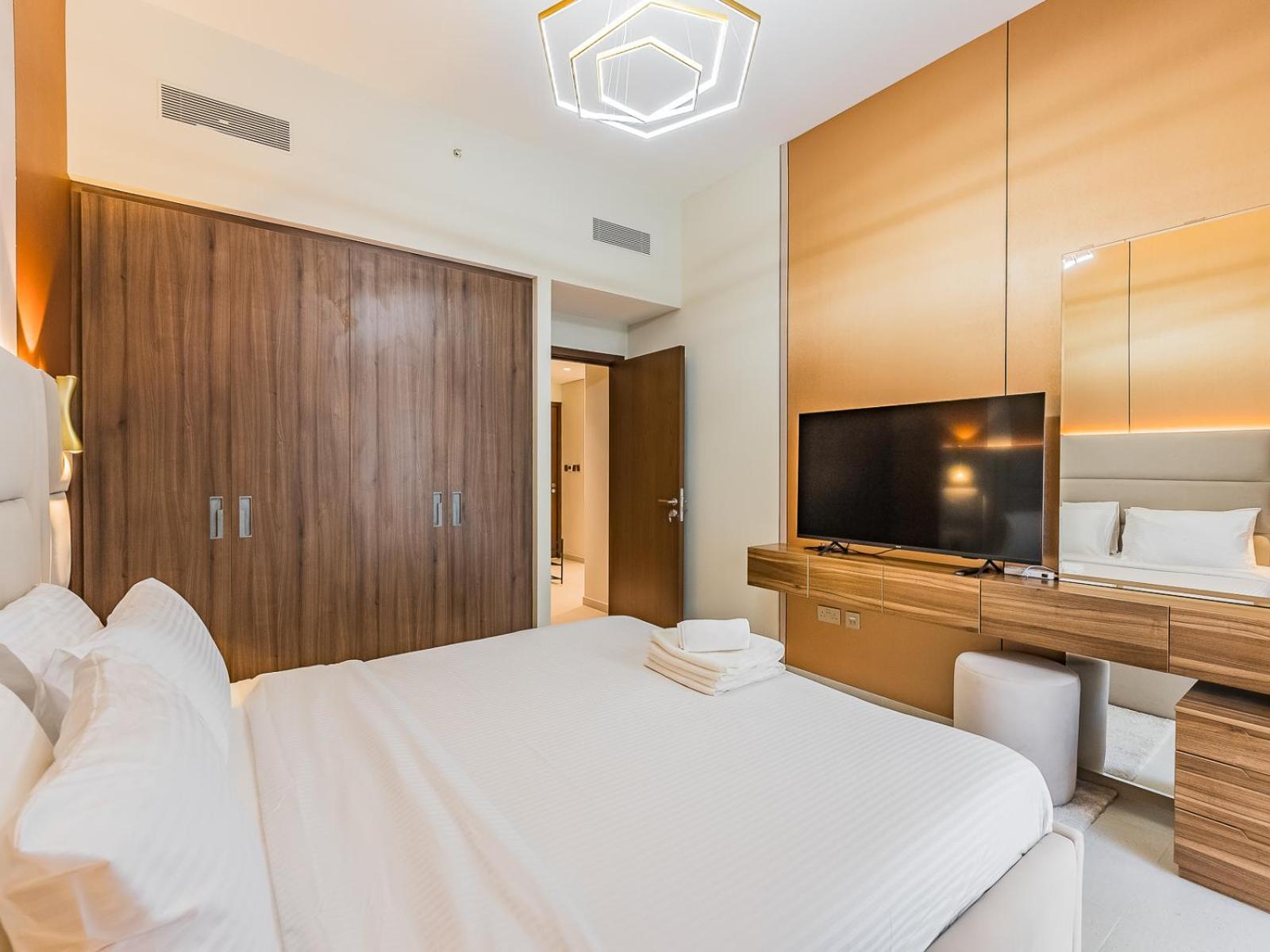 Escape 1br-vida Residences Creek Dubai