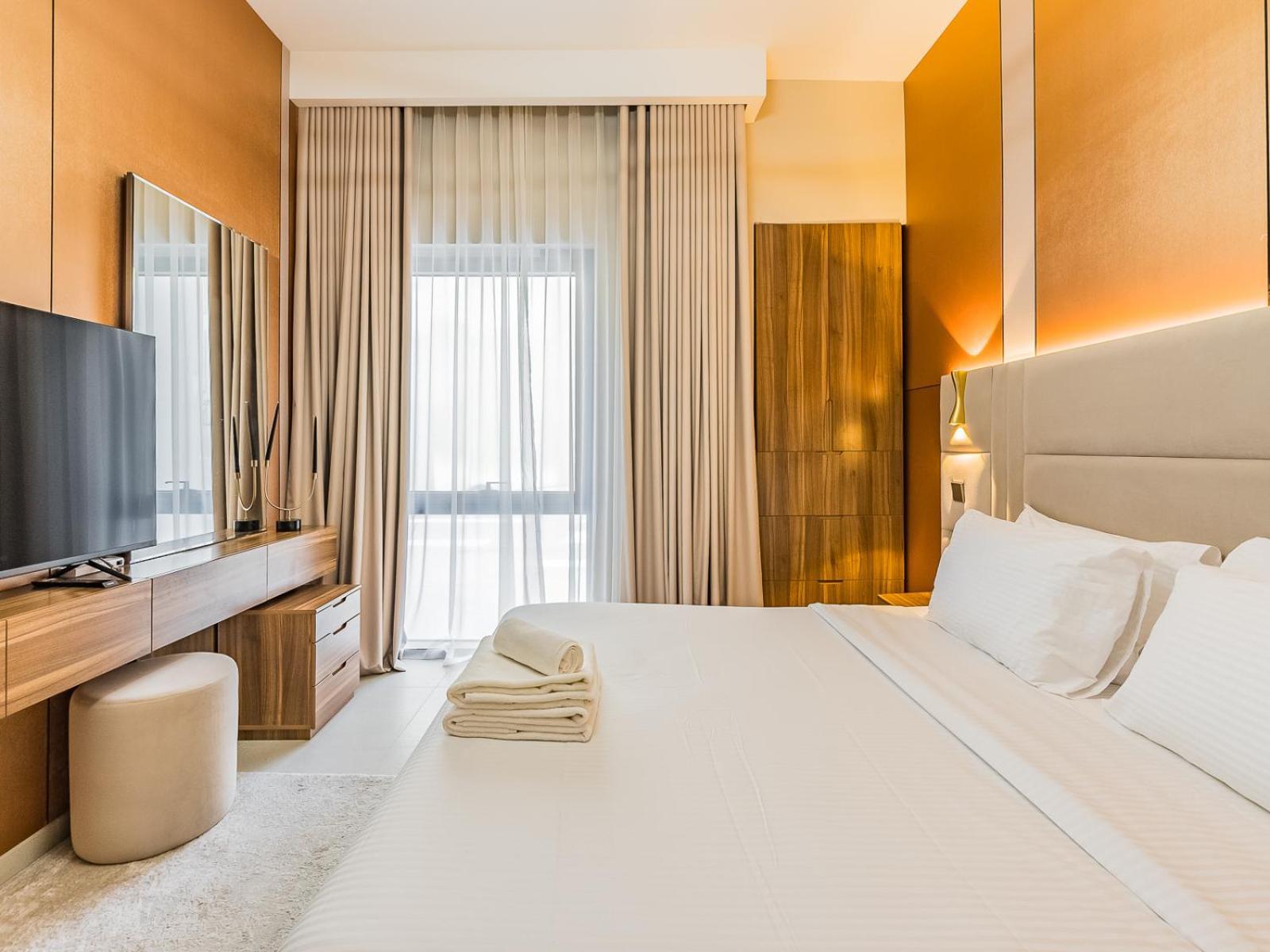 Escape 1br-vida Residences Creek Dubai