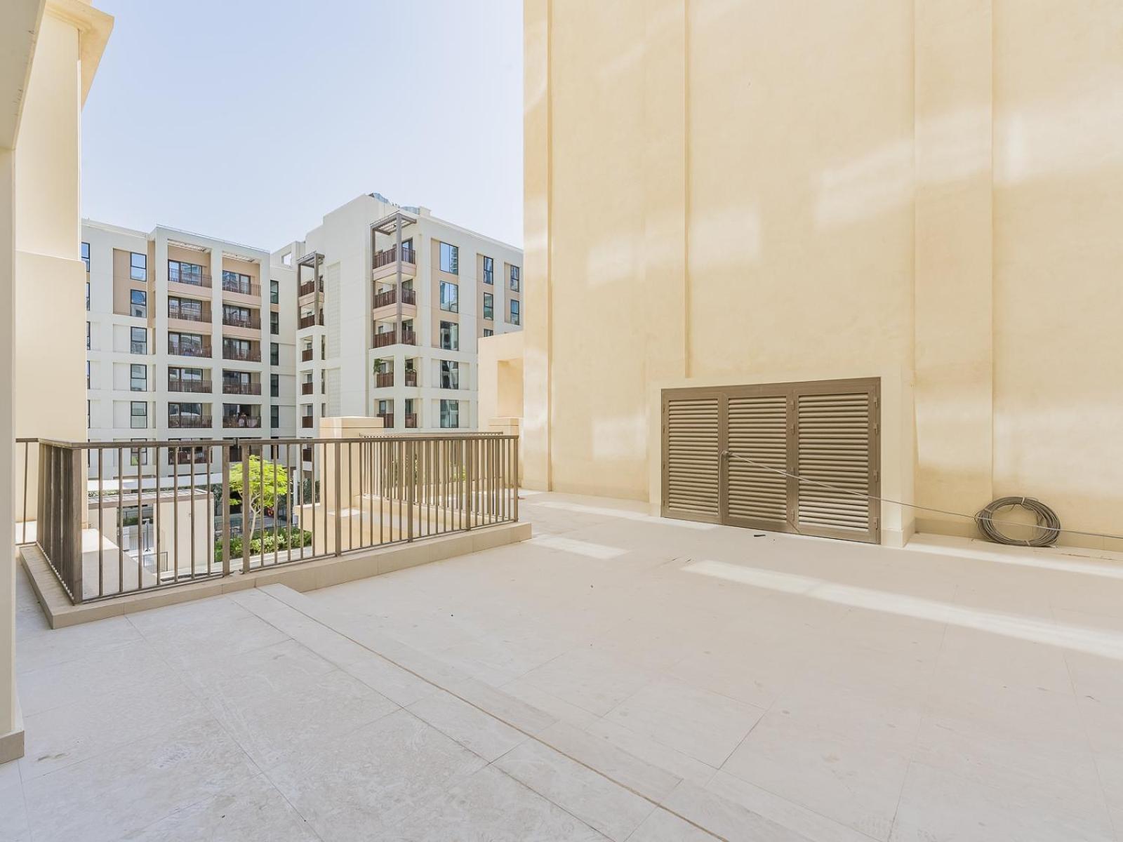 Escape 1br-vida Residences Creek Apartment Dubai