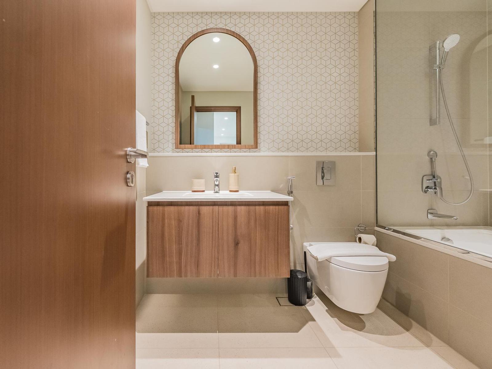 Escape 1br-vida Residences Creek Dubai